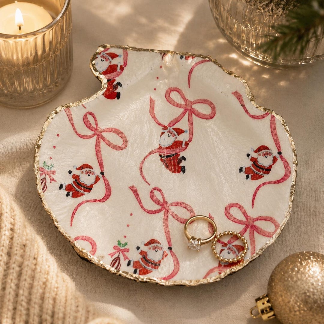 Santa Ribbon oyster shell jewelry dish