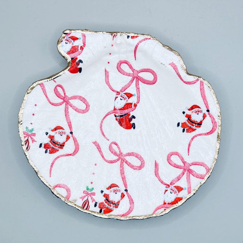 Santa Ribbon oyster shell jewelry dish detail